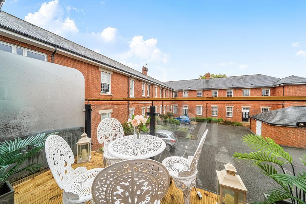 Apartment in Kingston upon Thames - View 4