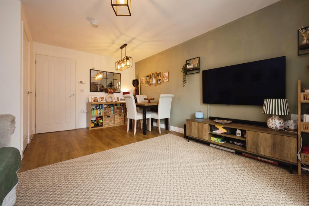 House in Hemel Hempstead, Weston Turville - View 5