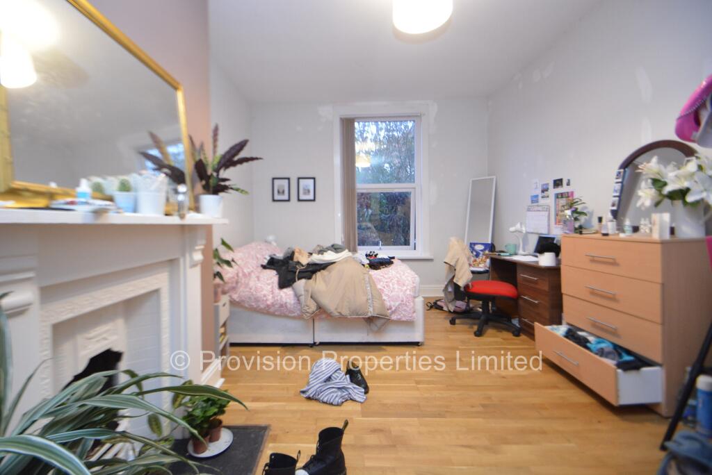 House in Leeds, West Yorkshire - View 3