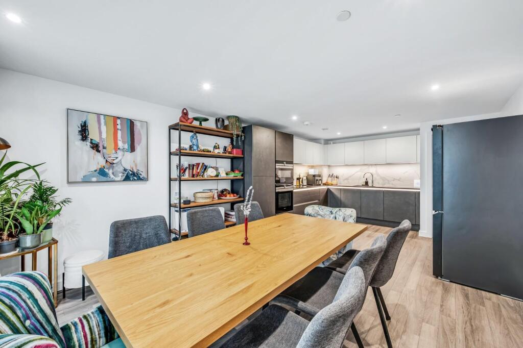 Apartment in London - View 5