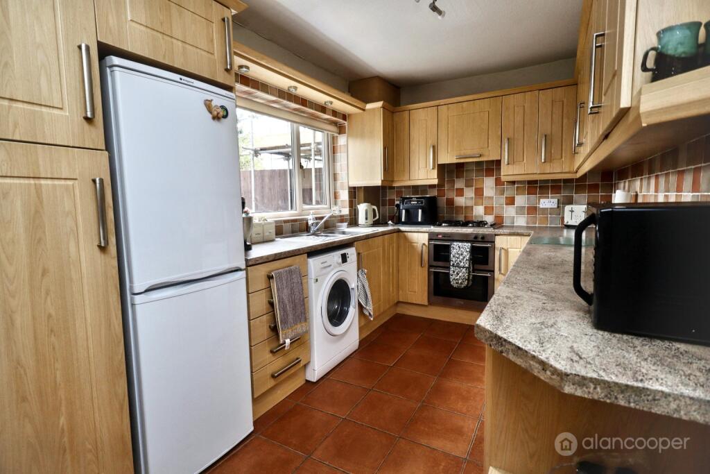 House in Nuneaton and Bedworth, Warwickshire - More