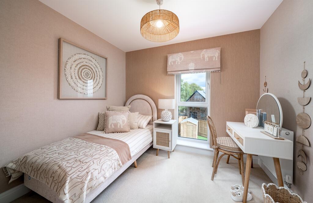 House in Hemel Hempstead, Stone with Bishopstone and Hartwell - View 4