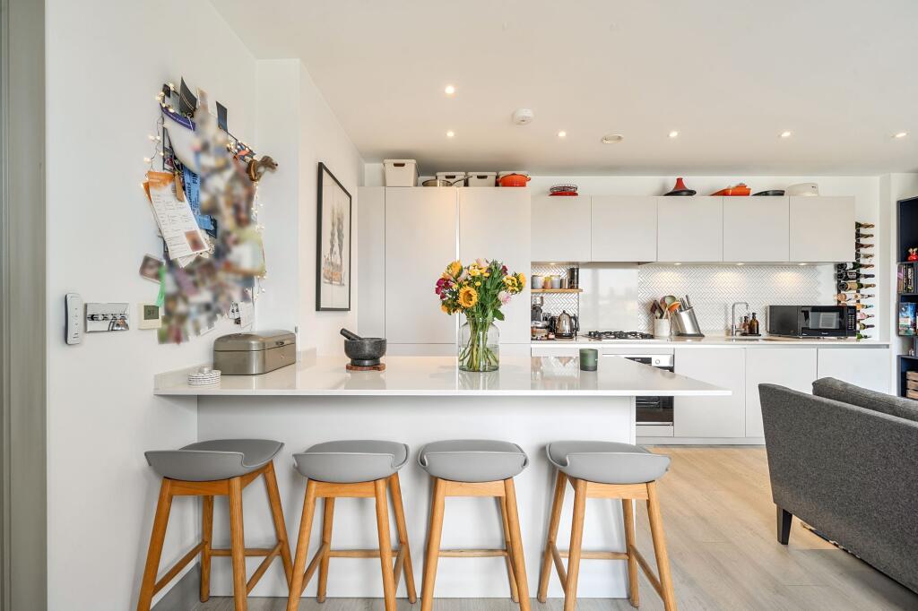 Apartment in Kingston upon Thames - More