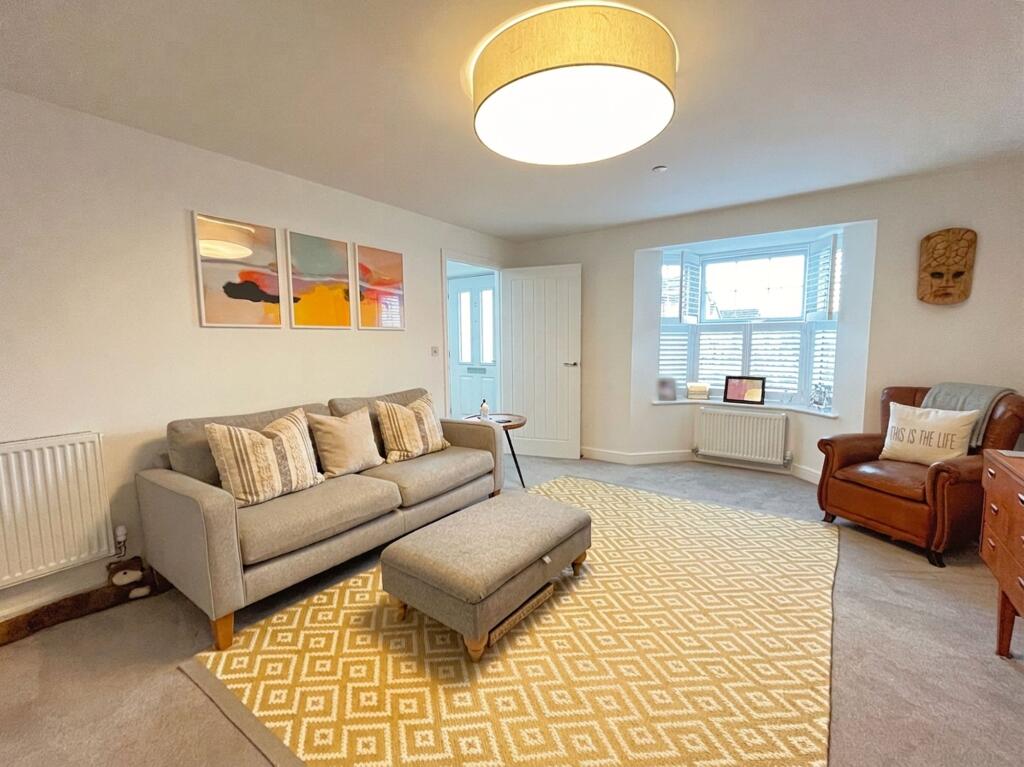 House in Cowbridge, Llanblethian - View 2