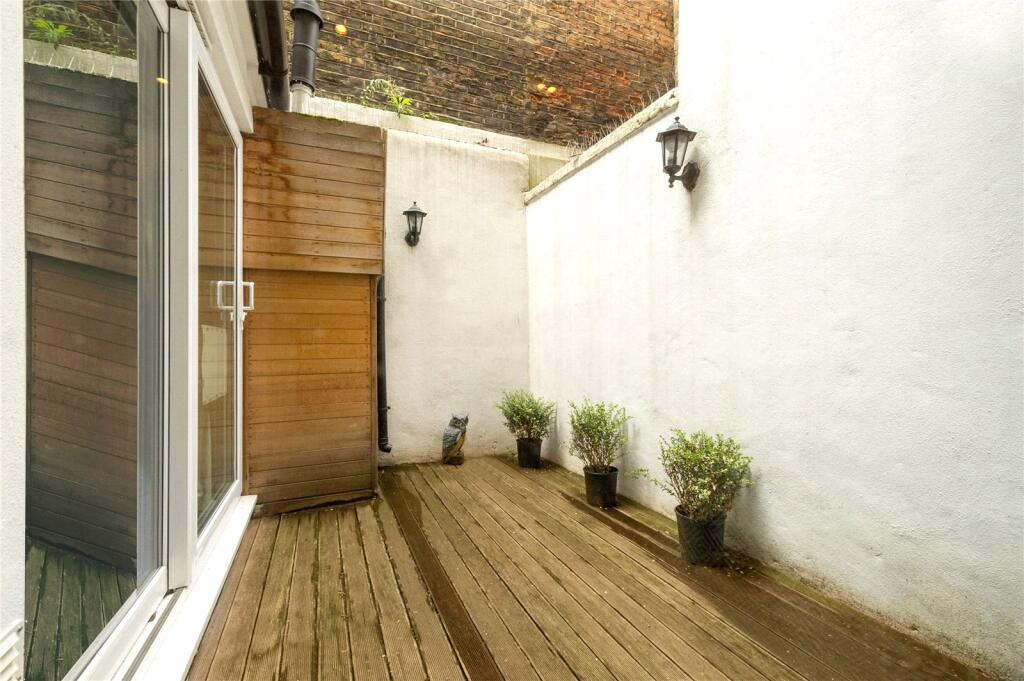 Apartment in London - More