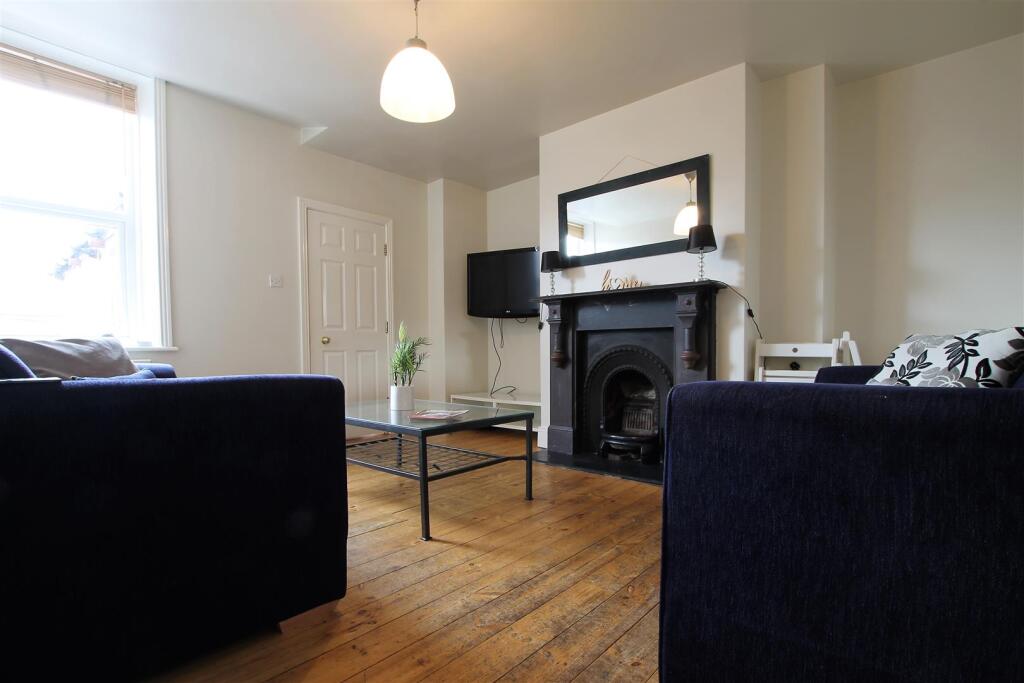 Apartment in Newcastle upon Tyne - View 2