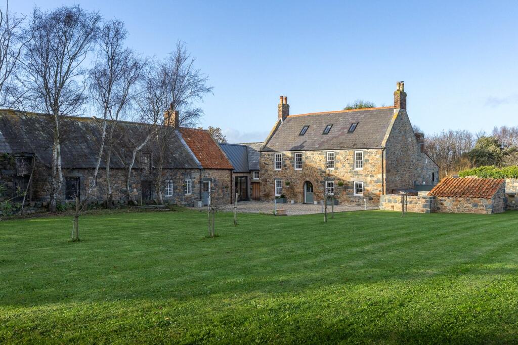 Main image of property: La Petite Cache, Landes Du Marche, Vale, GY6