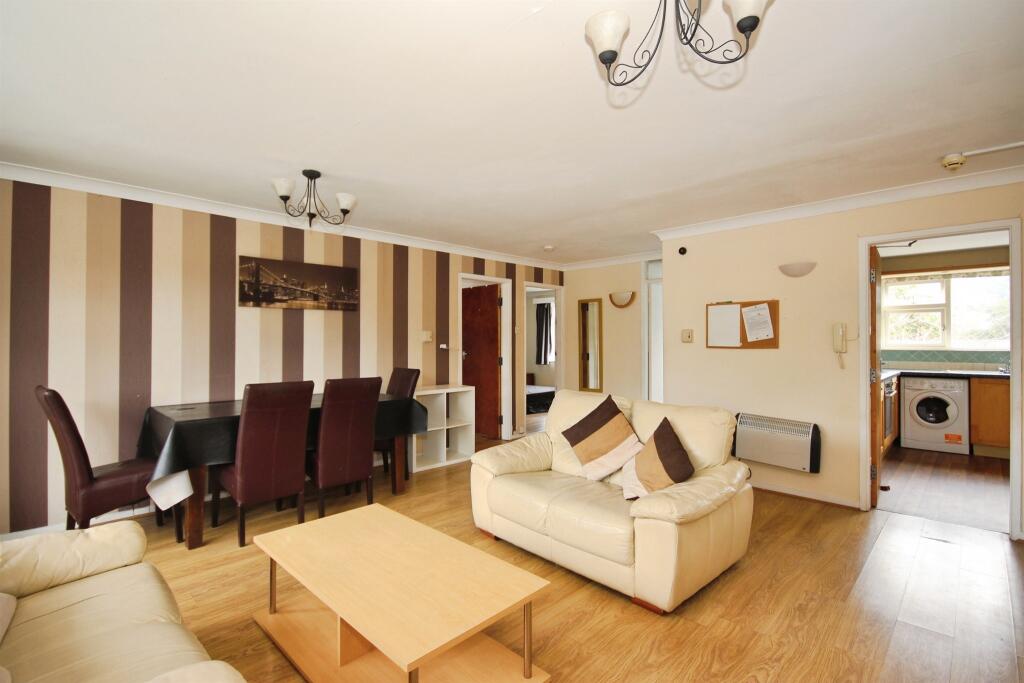 Apartment in Warwick, Royal Leamington Spa - View 3