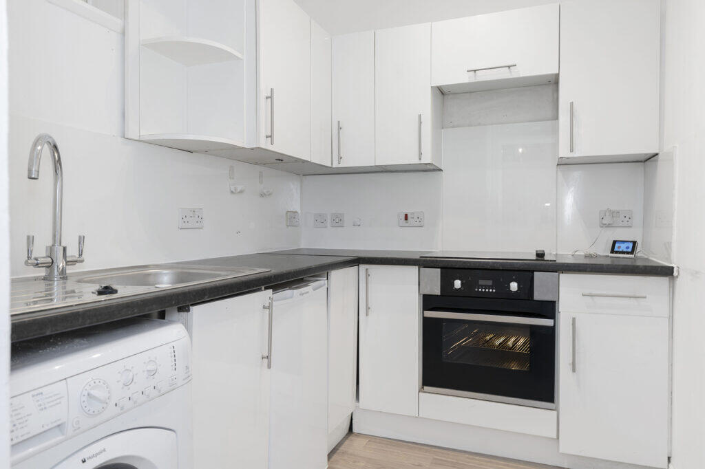 Apartment in Edinburgh, Silvermills, Stockbridge - View 3