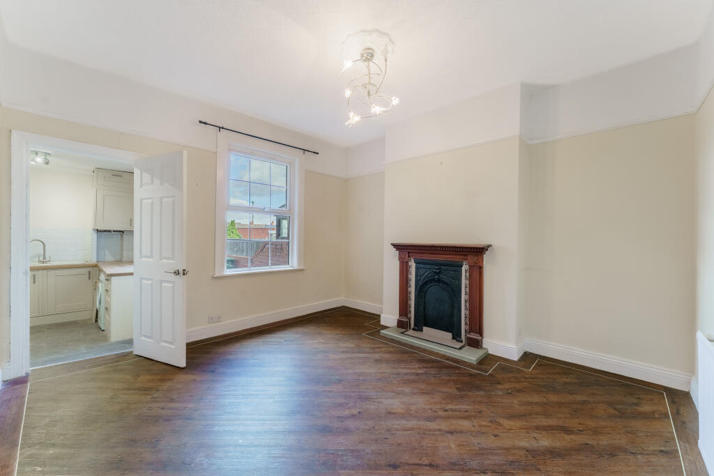 House in Wakefield, Round Hill, Cutsyke - More