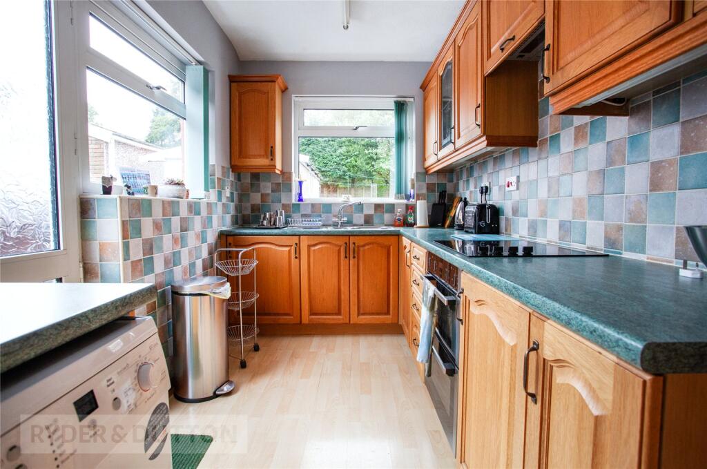 House in Oldham, Cowlishaw, Royley - More
