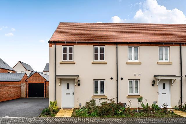 2-bed terraced on Taunton Road, Bicester, £170,000