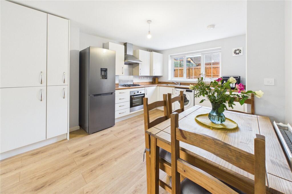 Blackdown Way, Midsomer Norton, Radstock, Somerset, BA3 photo 3