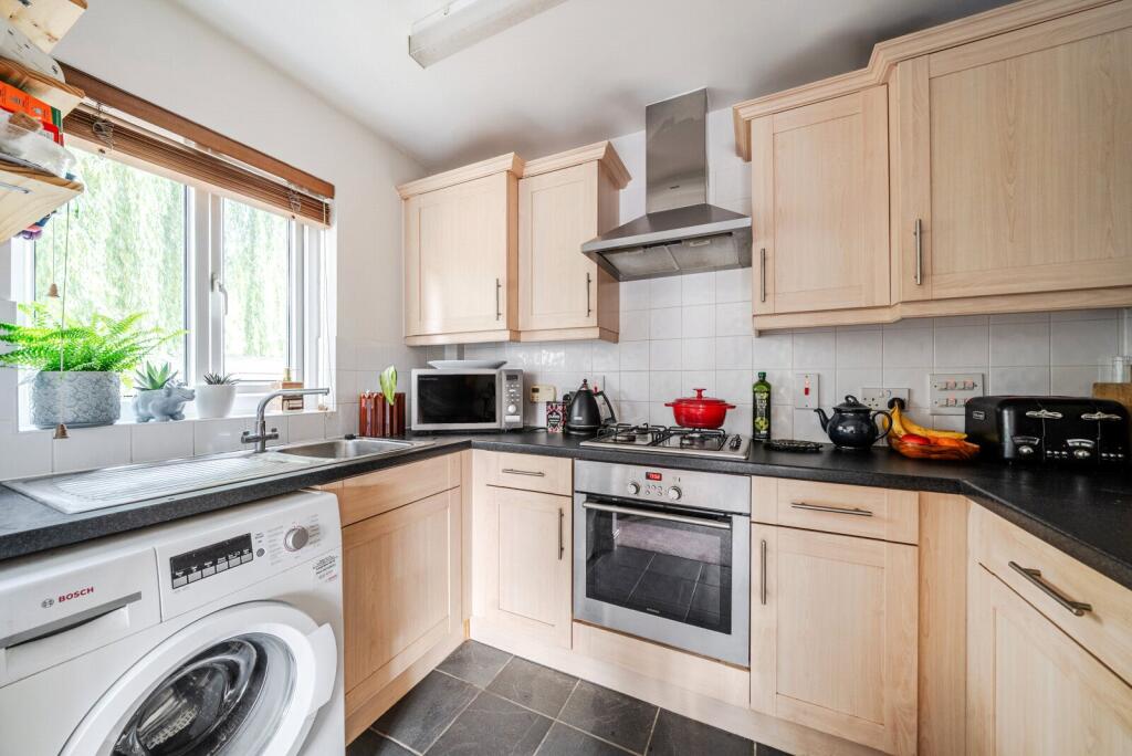 Apartment in Kingston upon Thames - More