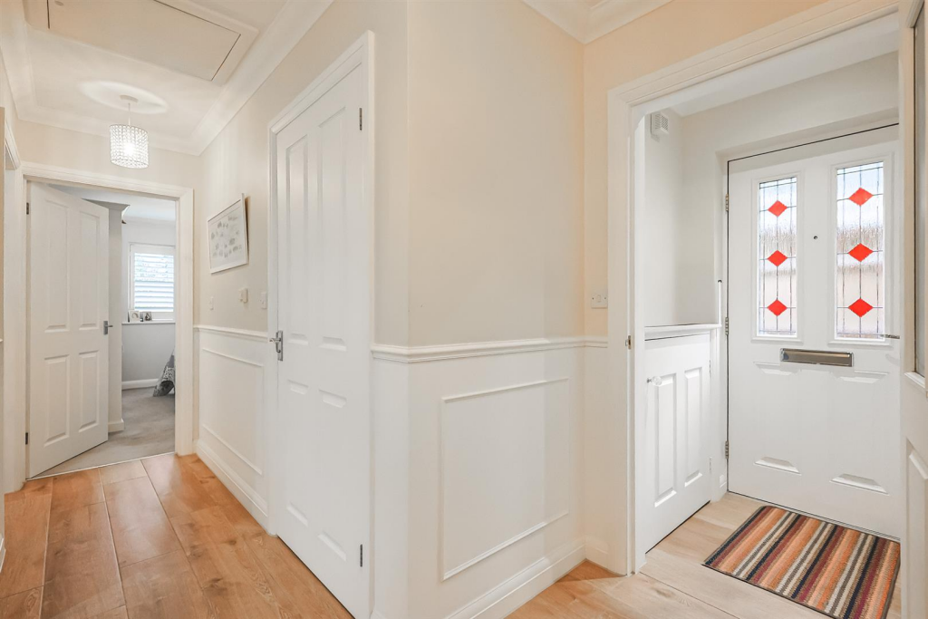 Jasmine Court, Hockley photo 4