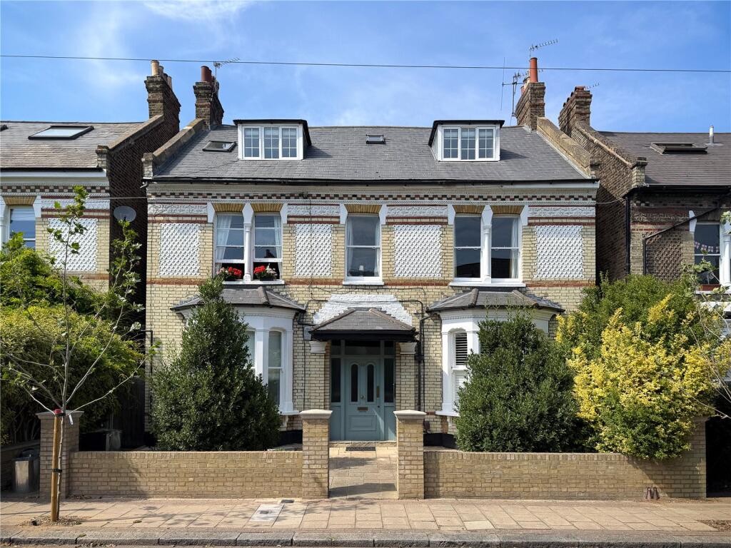 Main image of property: Balham Park Road, London, SW12