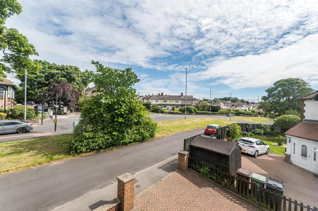 House in Leeds, Rawdon - View 4