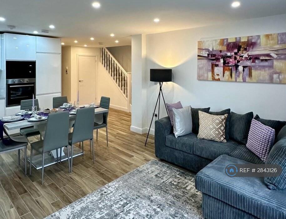 Main image of property: Ballards Way, Croydon, CR0