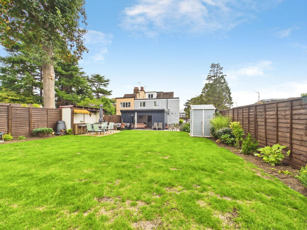 House in Redhill - View 4