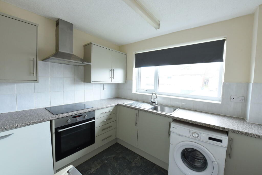 KINGSWINFORD, Grant Close photo 4