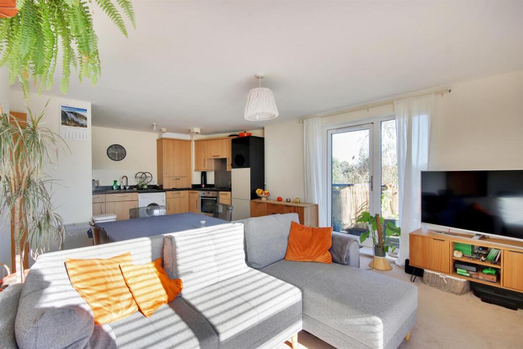 Apartment in Tonbridge - View 3