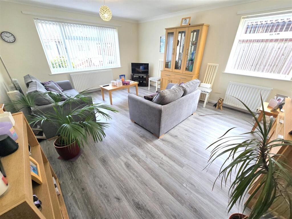 Shearwater Drive, Bradwell photo 2