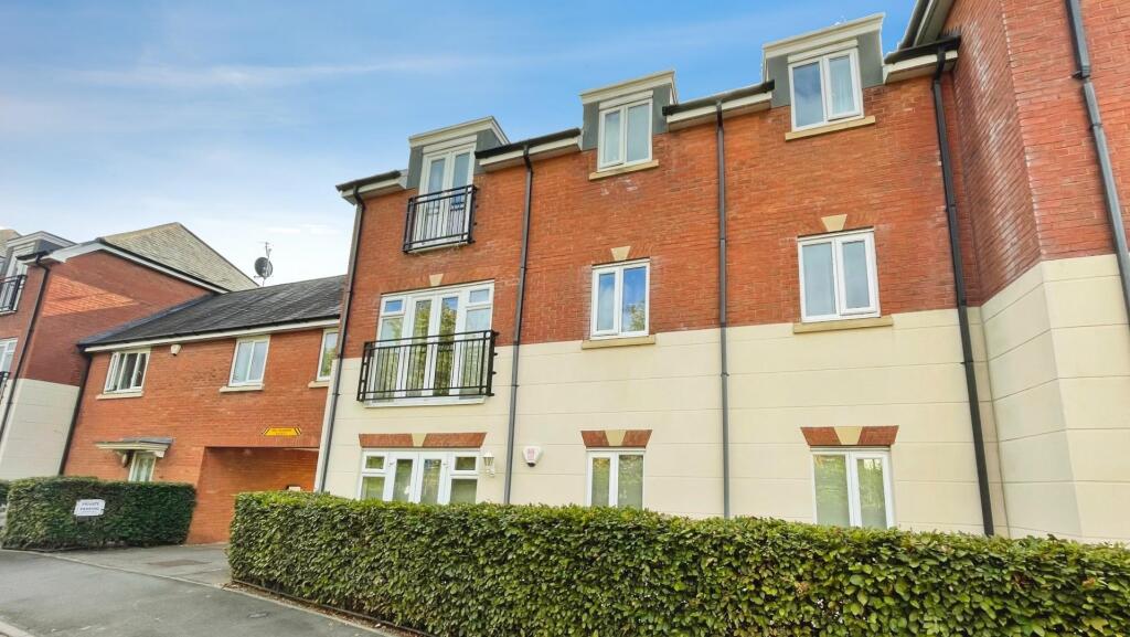 2-bed flat on Betjeman Road, Stratford-upon-Avon, £185,000