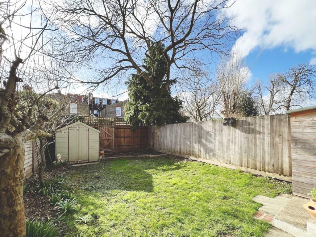Apartment in London - View 5
