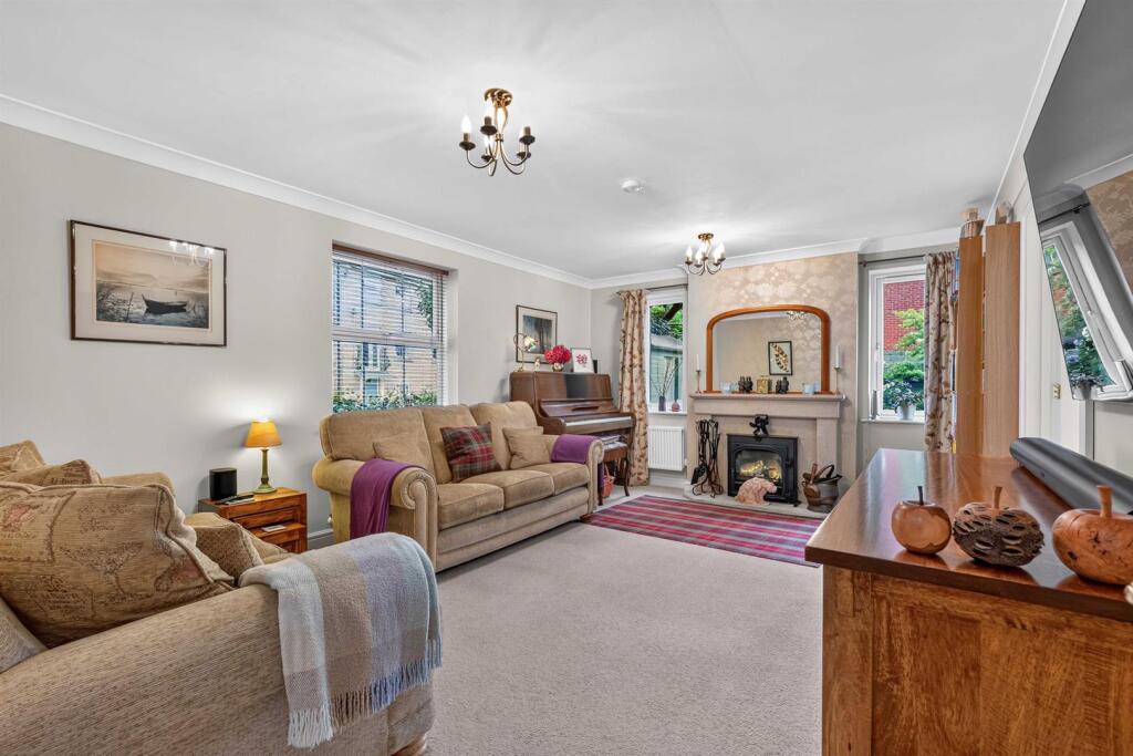 Firs Avenue, Uppingham, Oakham, Rutland photo 2
