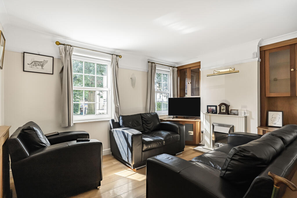 House in Welwyn Hatfield, Hertfordshire - View 2