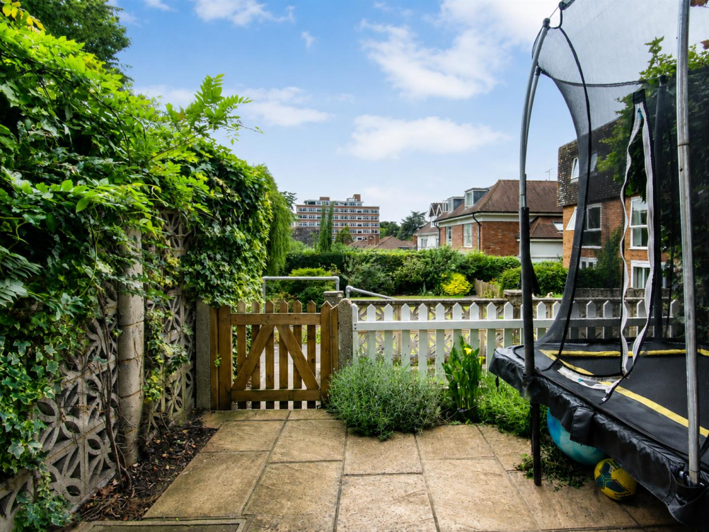 Westleigh Avenue, London photo 4