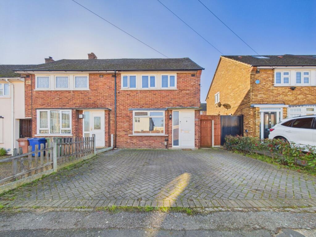 3-bed terraced on Cherwell Grove, South Ockendon, Essex, RM15, £375,000