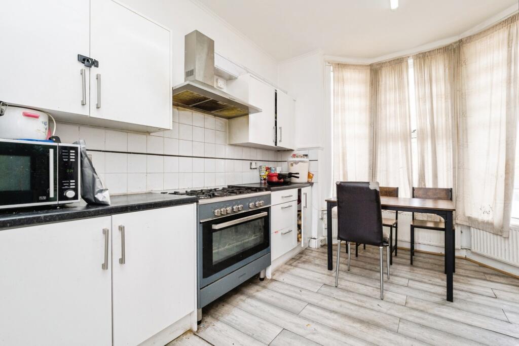 Park Grove Road, LONDON, London, E11 photo 3