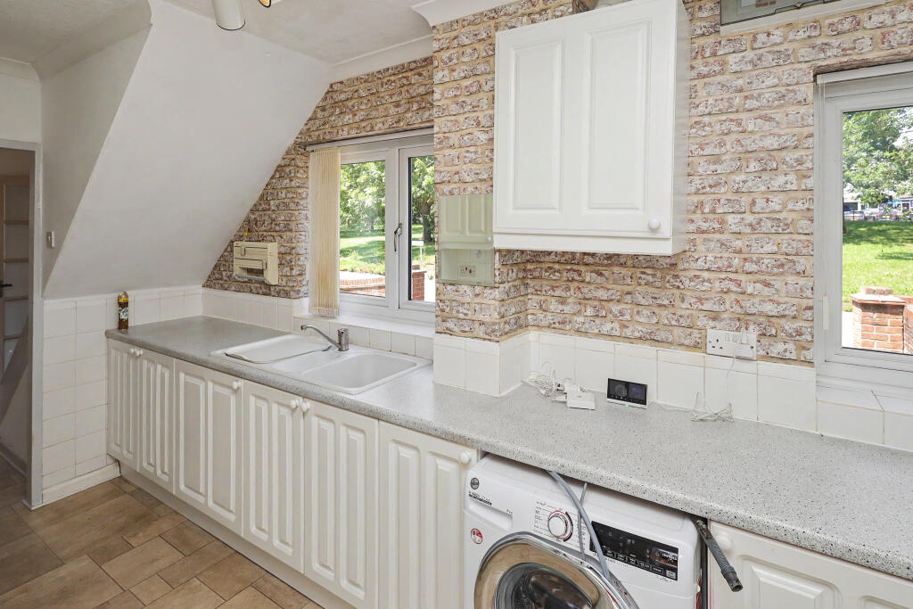 House in Southend-on-Sea - View 4