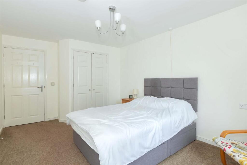 Apartment in Worthing, Broadwater - More