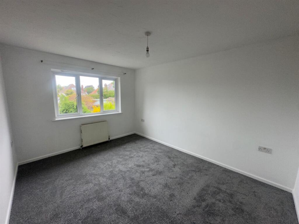 Apartment in Bournemouth, Charminster - View 5