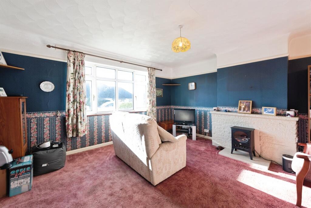 Romsey Road, Waterlooville photo 3