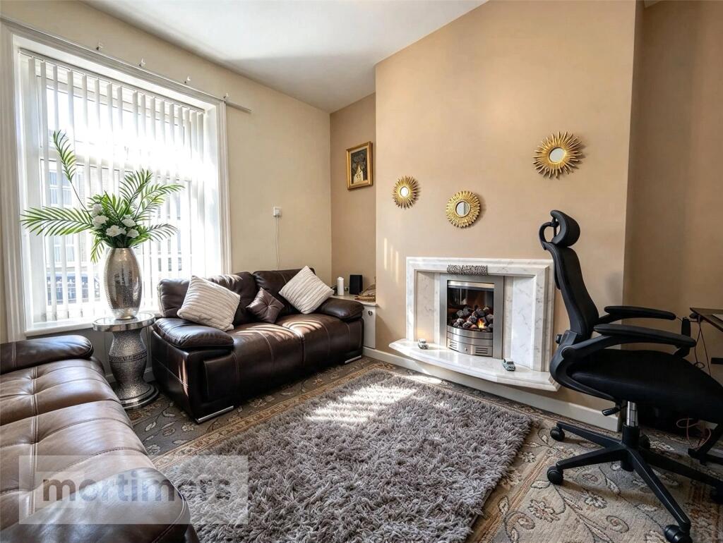House in Hyndburn, Alleytroyds, Scaitcliffe - More