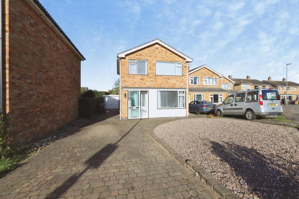 3-bed detached on Shirley Drive, Syston, Leicester, Leicestershire, LE7, £350,000