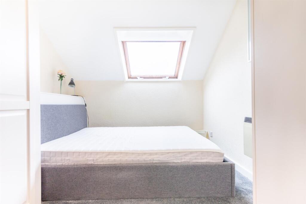 Apartment in Newcastle upon Tyne - View 3