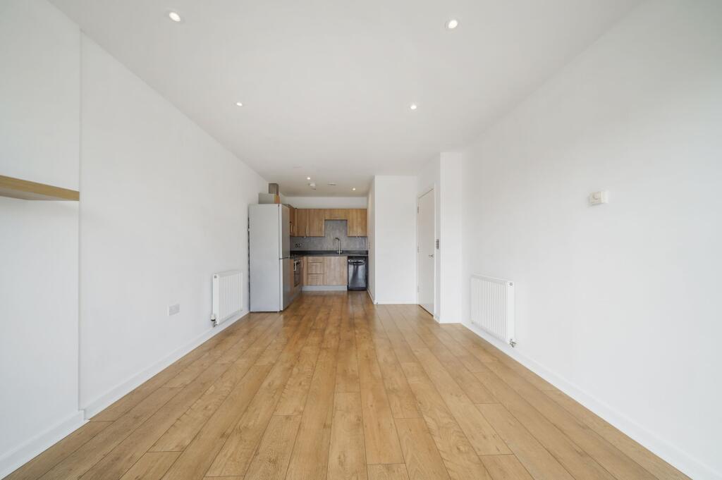 Apartment in Croydon - View 4