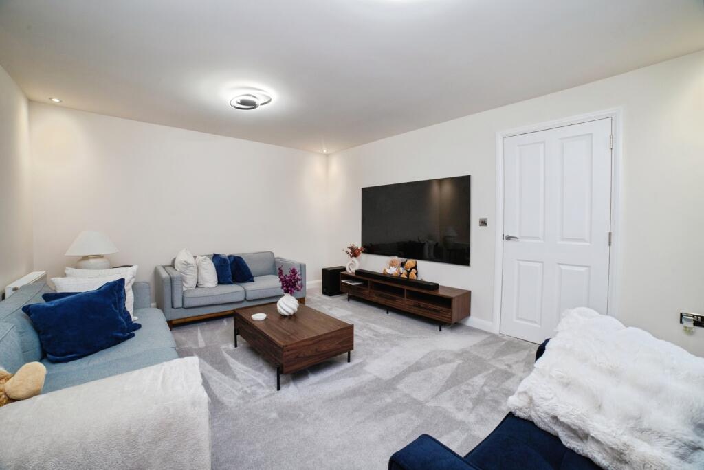 Grasshopper Green, SUTTON-IN-ASHFIELD, Nottinghamshire, NG17 photo 4