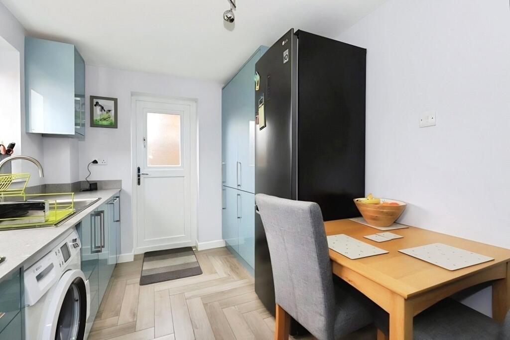 Cornovian Close, Perton Wolverhampton, Staffordshire, WV6 photo 4