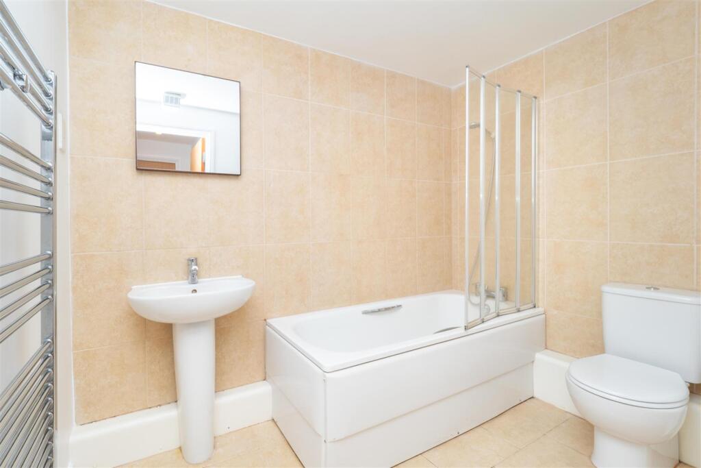 Apartment in Sutton - More