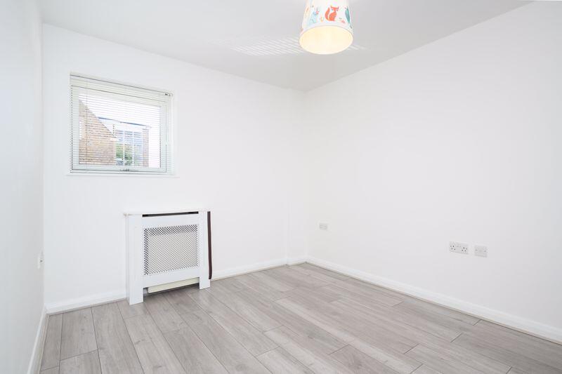 Apartment in Walton-on-Thames, Surrey - View 5