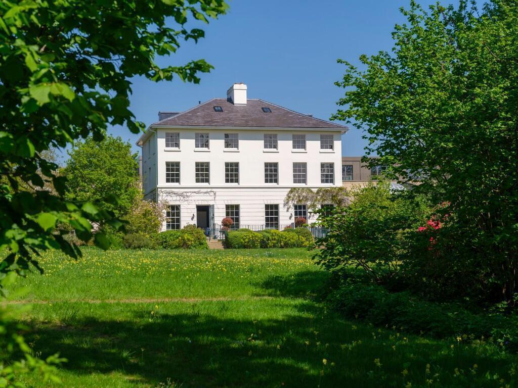 Main image of property: Oakhill,
Tonbridge Road,
Hildenborough,
TN11 9EW