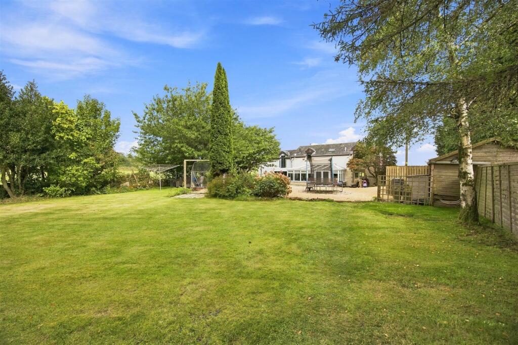 House in Stepps, North Lanarkshire - View 5