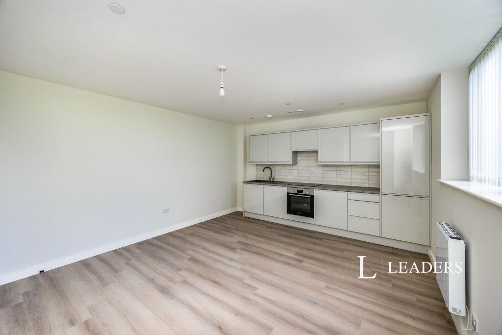 Apartment in Portsmouth, Drayton - View 2