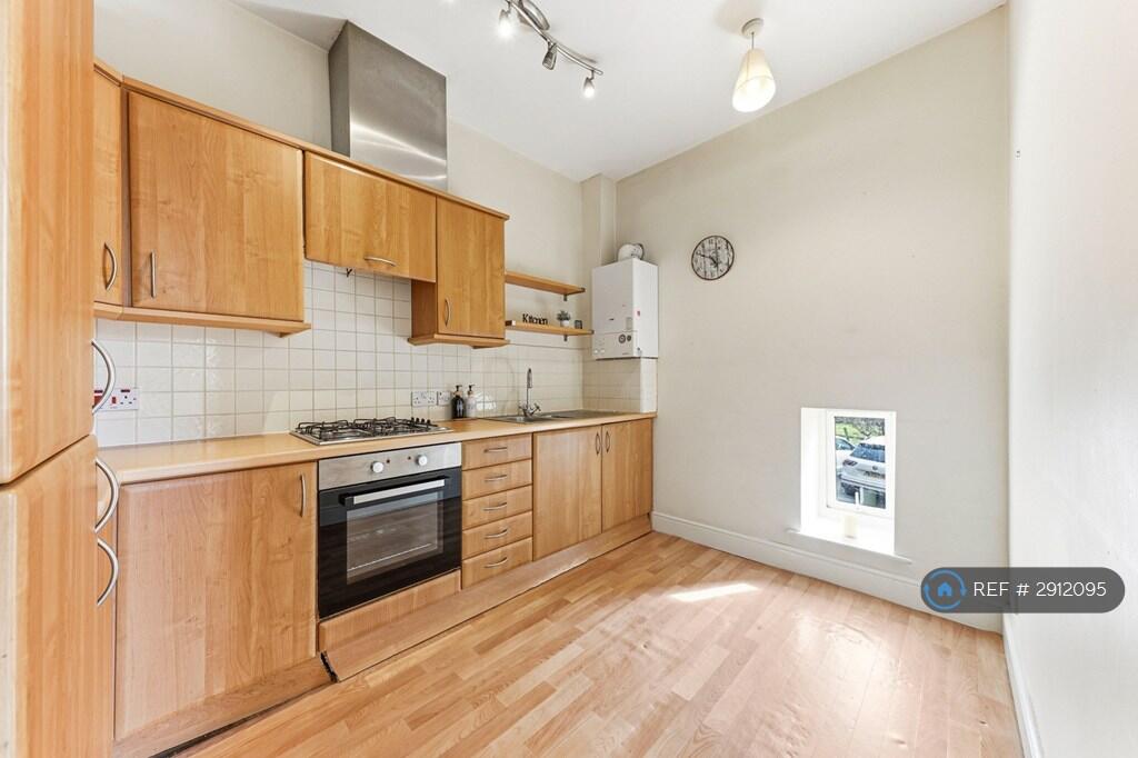 Apartment in Bradford, West Yorkshire - View 4