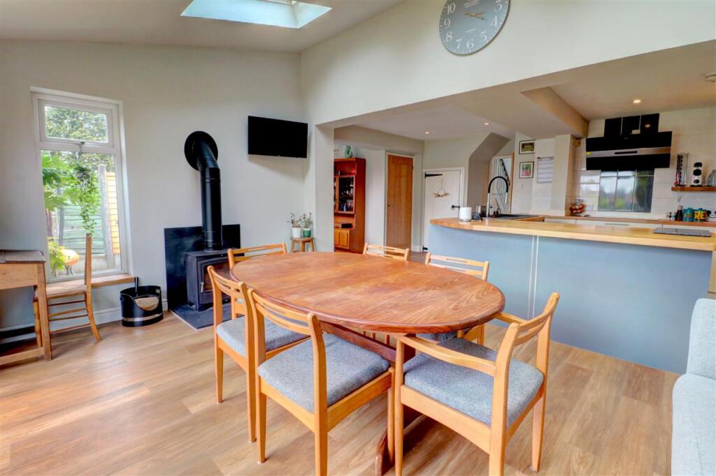 Hadrian Drive, Coleshill photo 3